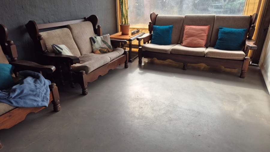 To Let 4 Bedroom Property for Rent in Wavecrest Eastern Cape